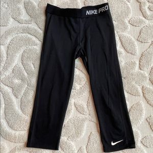 Nike pro cropped leggings